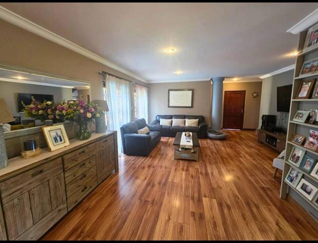 3 BEDROOM TOWNHOUSE FOR SALE IN FAERIE GLEN